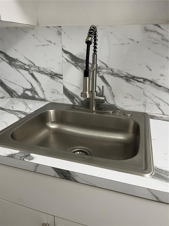 最近租的: $2,400 (2 贝兹, 1 浴室, 1832 平方英尺)