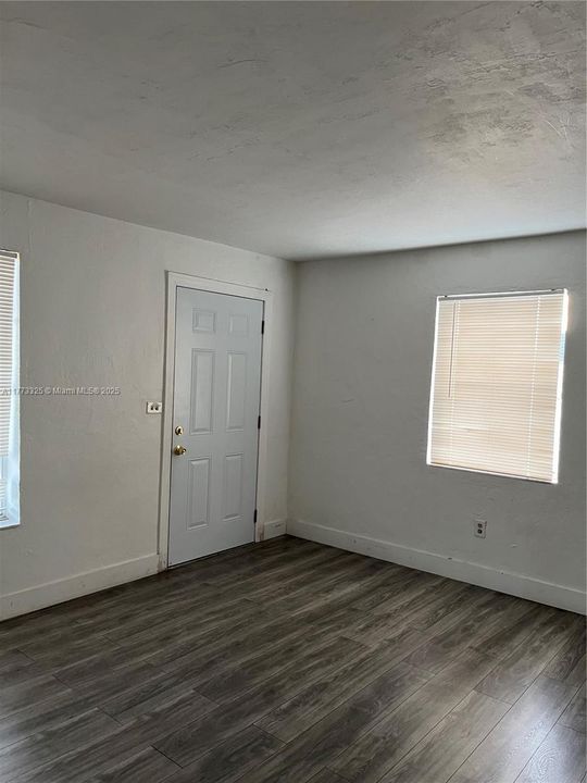 最近租的: $2,400 (2 贝兹, 1 浴室, 1832 平方英尺)