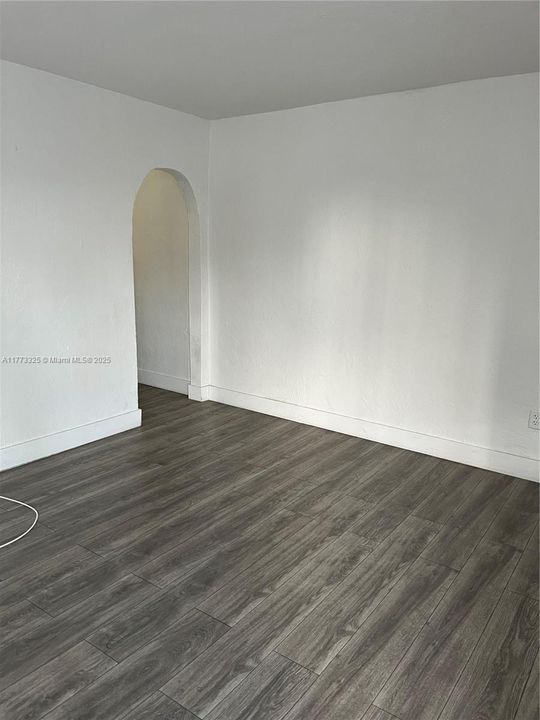 最近租的: $2,400 (2 贝兹, 1 浴室, 1832 平方英尺)