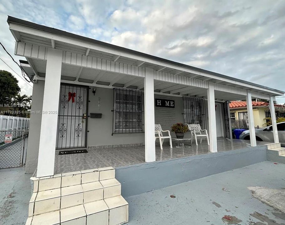 最近租的: $2,400 (2 贝兹, 1 浴室, 1832 平方英尺)