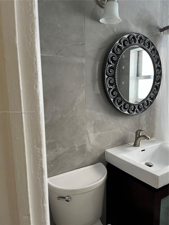 最近租的: $2,400 (2 贝兹, 1 浴室, 1832 平方英尺)