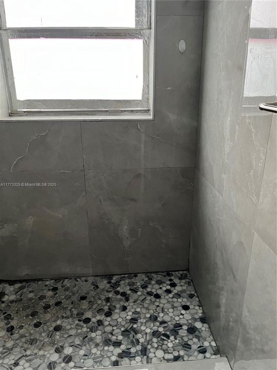 最近租的: $2,400 (2 贝兹, 1 浴室, 1832 平方英尺)