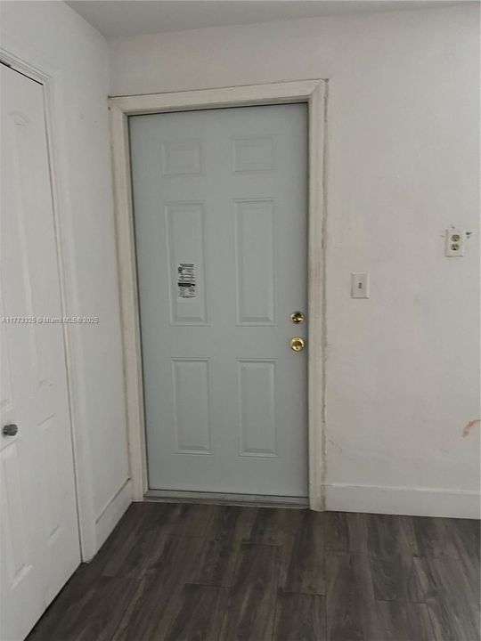 最近租的: $2,400 (2 贝兹, 1 浴室, 1832 平方英尺)