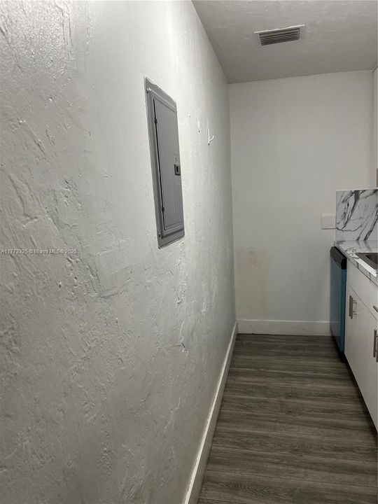 最近租的: $2,400 (2 贝兹, 1 浴室, 1832 平方英尺)