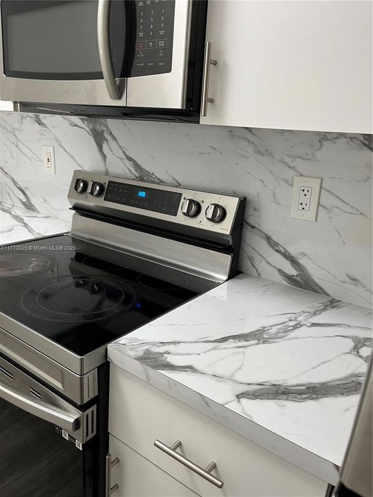 最近租的: $2,400 (2 贝兹, 1 浴室, 1832 平方英尺)