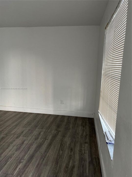 最近租的: $2,400 (2 贝兹, 1 浴室, 1832 平方英尺)