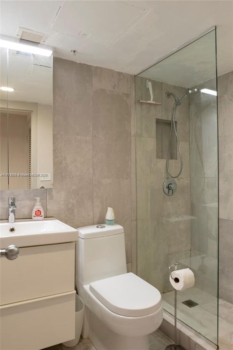 Recently Rented: $3,750 (1 beds, 1 baths, 731 Square Feet)