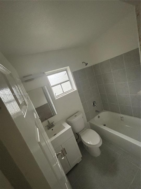 最近租的: $1,700 (2 贝兹, 1 浴室, 0 平方英尺)