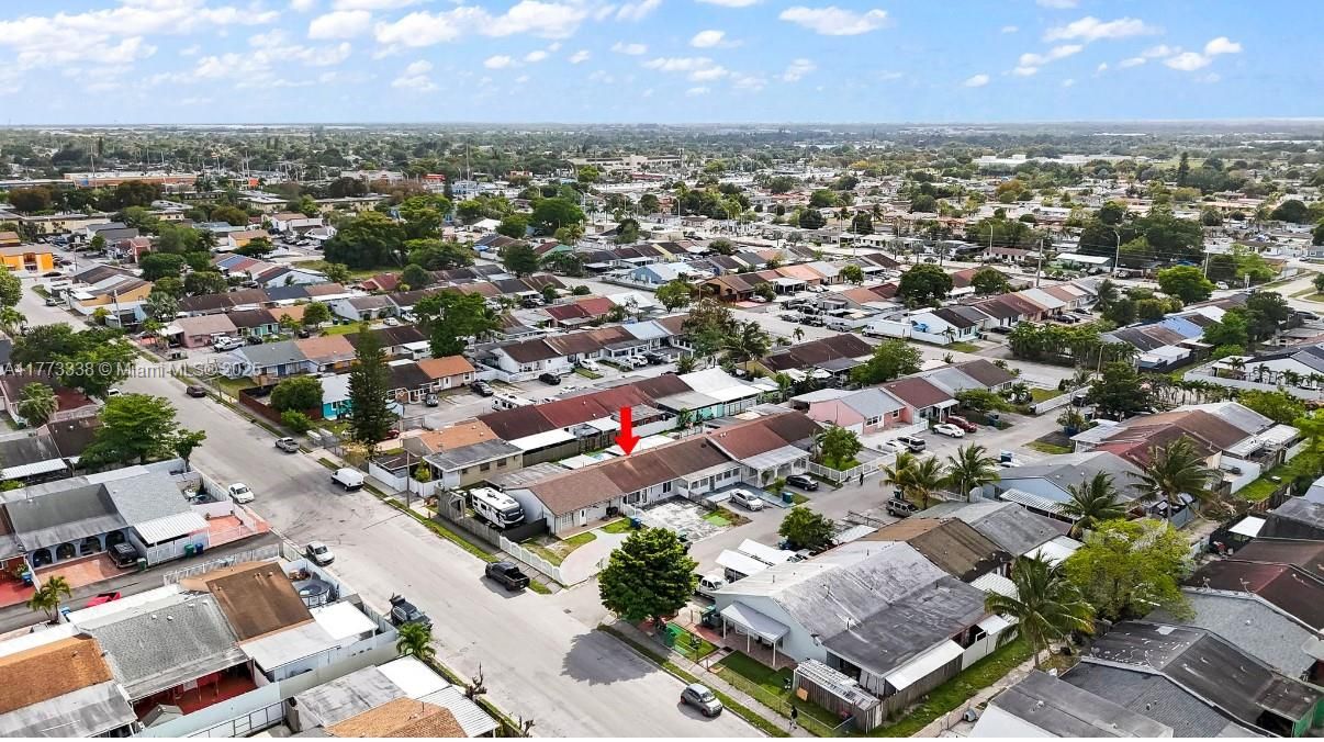 Recently Sold: $330,000 (2 beds, 1 baths, 910 Square Feet)