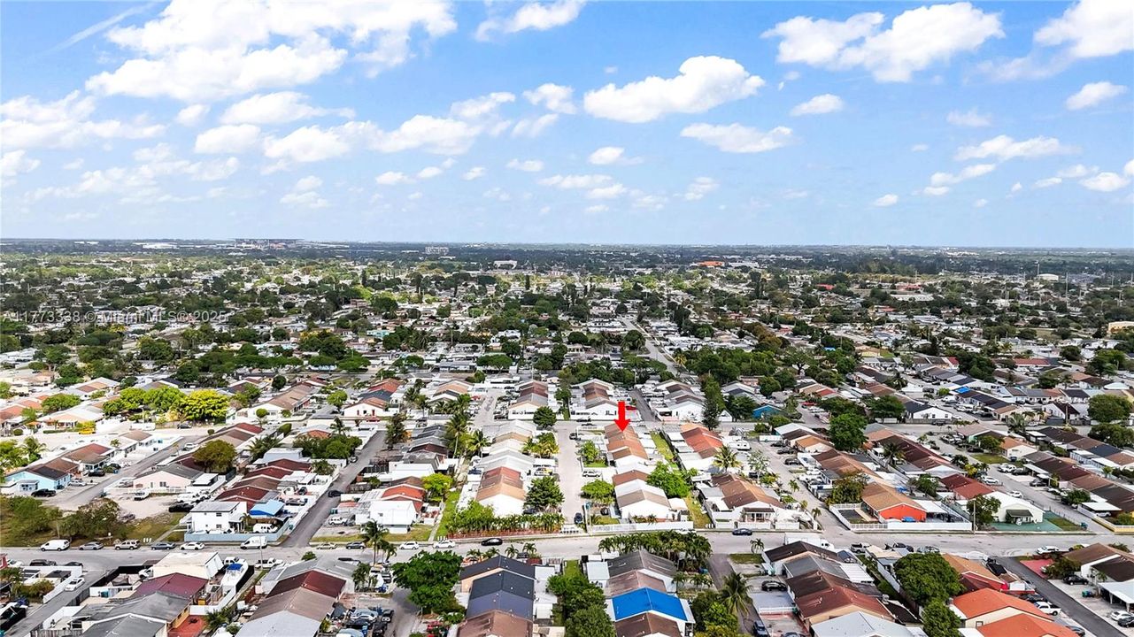 Recently Sold: $330,000 (2 beds, 1 baths, 910 Square Feet)