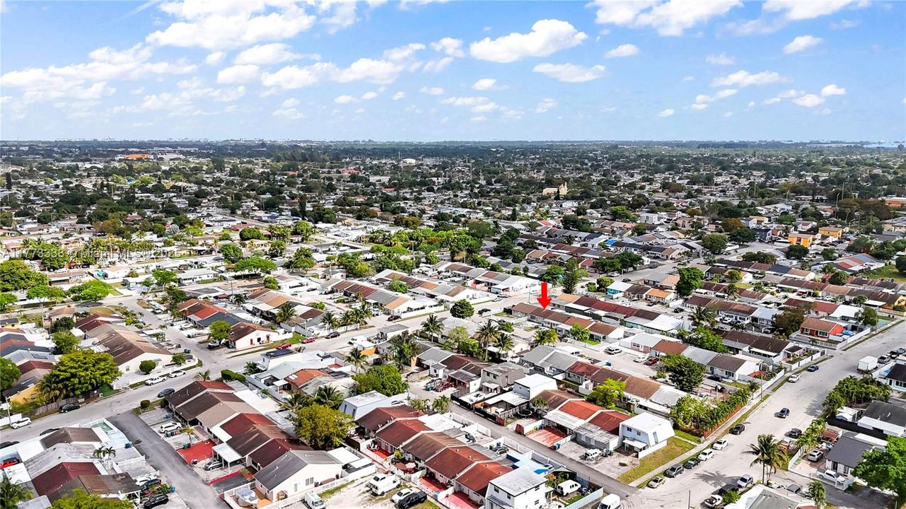 Recently Sold: $330,000 (2 beds, 1 baths, 910 Square Feet)