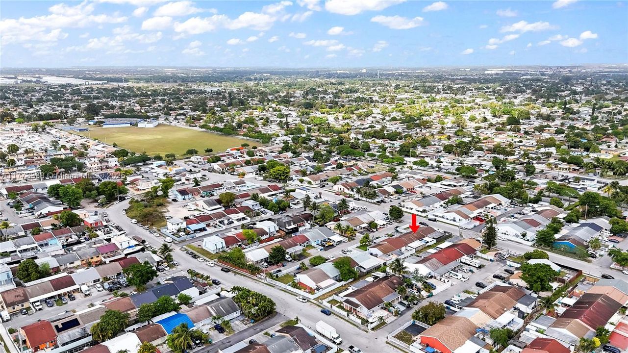 Recently Sold: $330,000 (2 beds, 1 baths, 910 Square Feet)