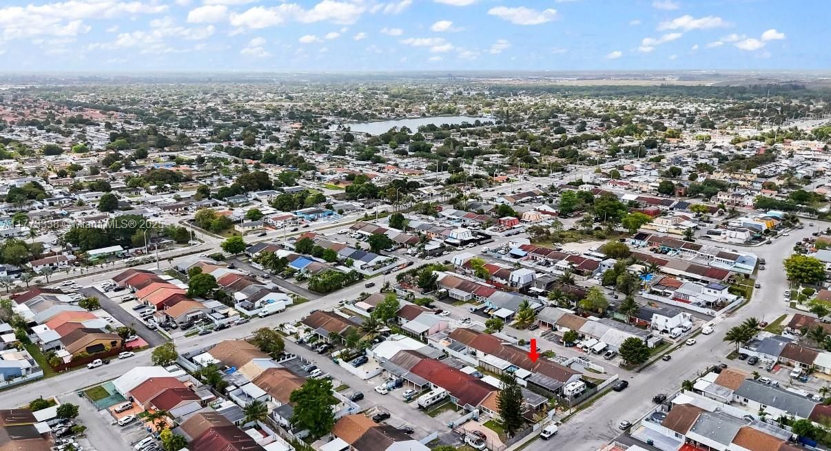 Recently Sold: $330,000 (2 beds, 1 baths, 910 Square Feet)