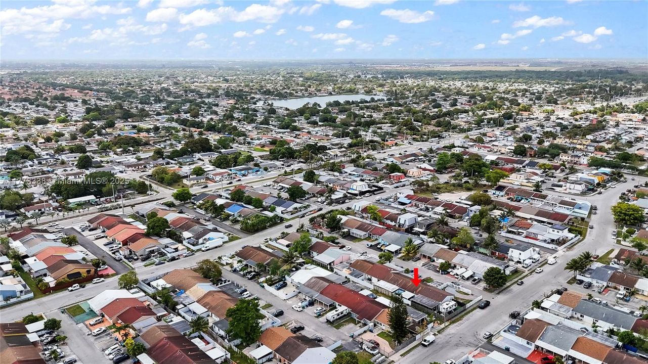 Recently Sold: $330,000 (2 beds, 1 baths, 910 Square Feet)