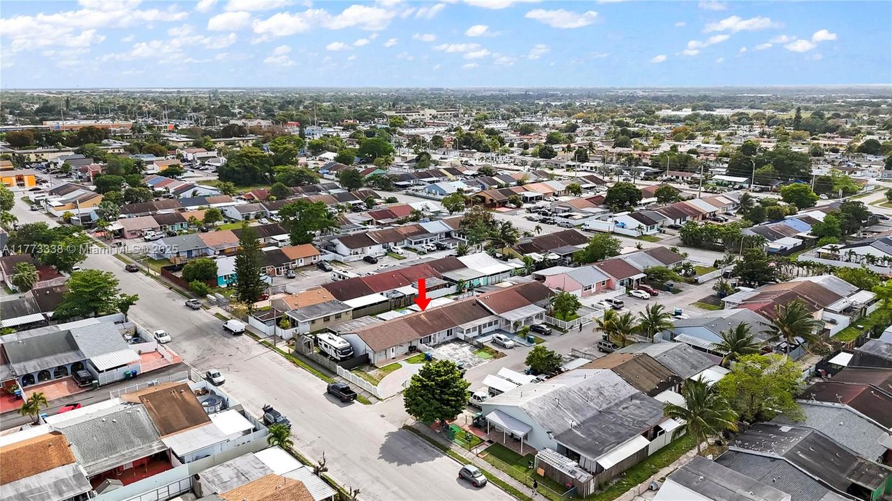 Recently Sold: $330,000 (2 beds, 1 baths, 910 Square Feet)