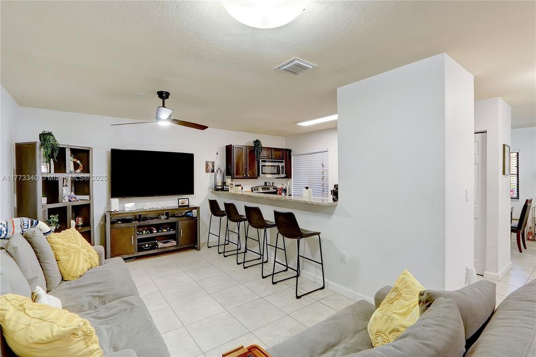 Recently Sold: $379,999 (3 beds, 2 baths, 1515 Square Feet)