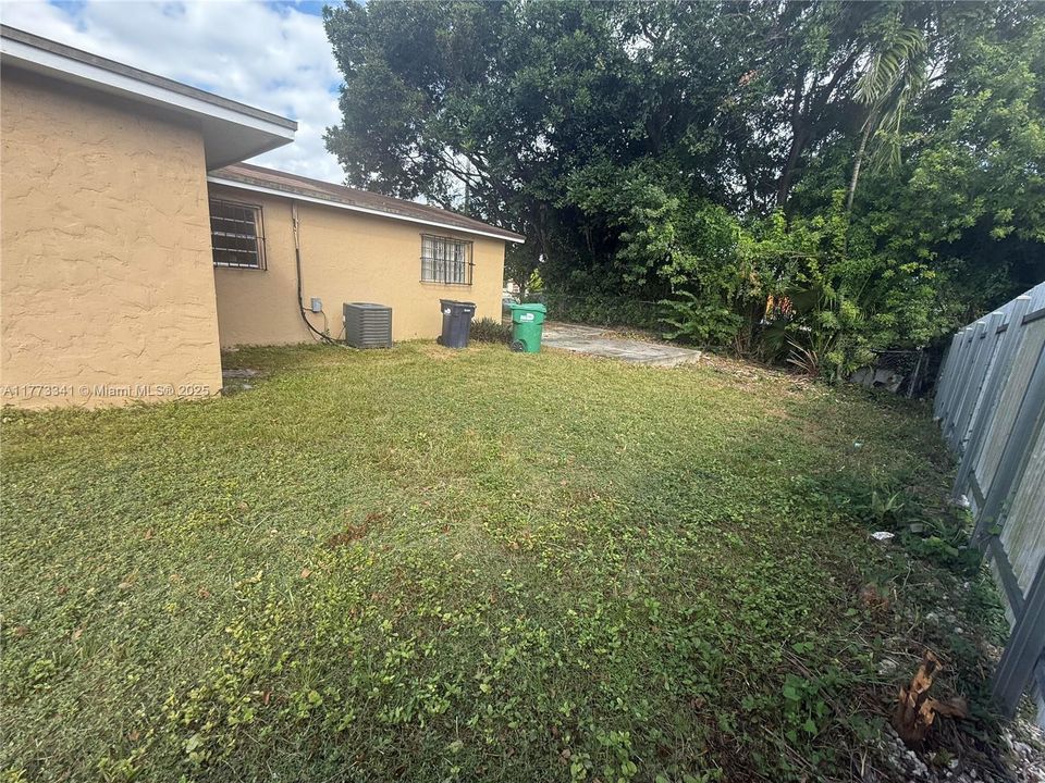 Recently Sold: $445,000 (4 beds, 2 baths, 1265 Square Feet)