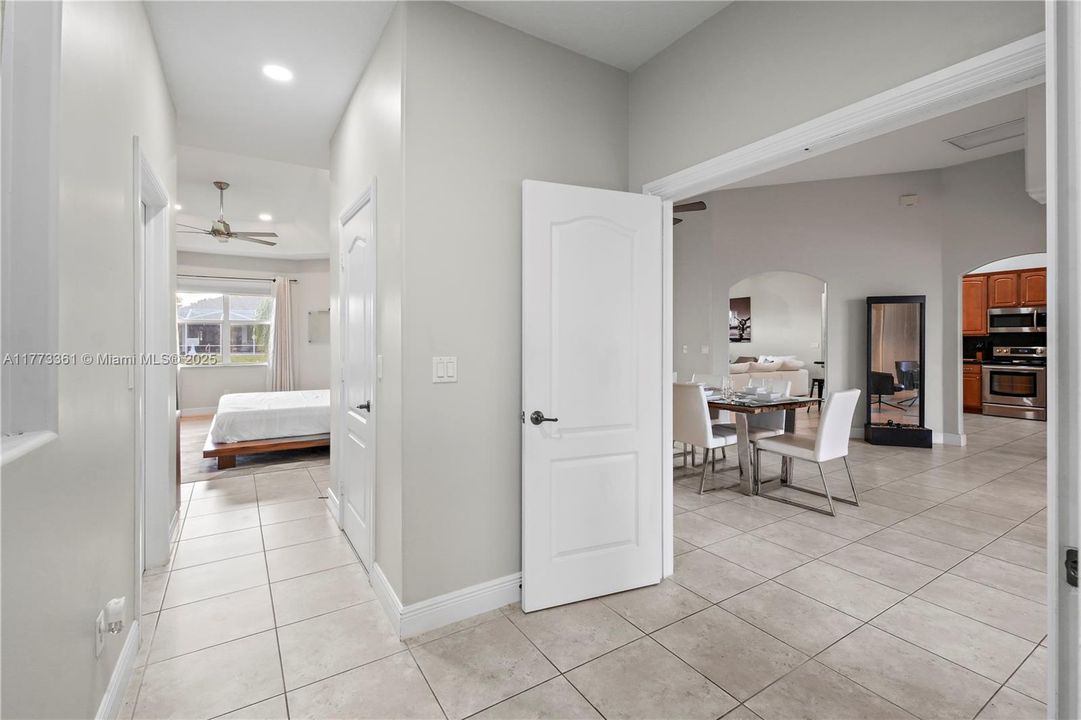 最近租的: $2,750 (3 贝兹, 2 浴室, 2367 平方英尺)