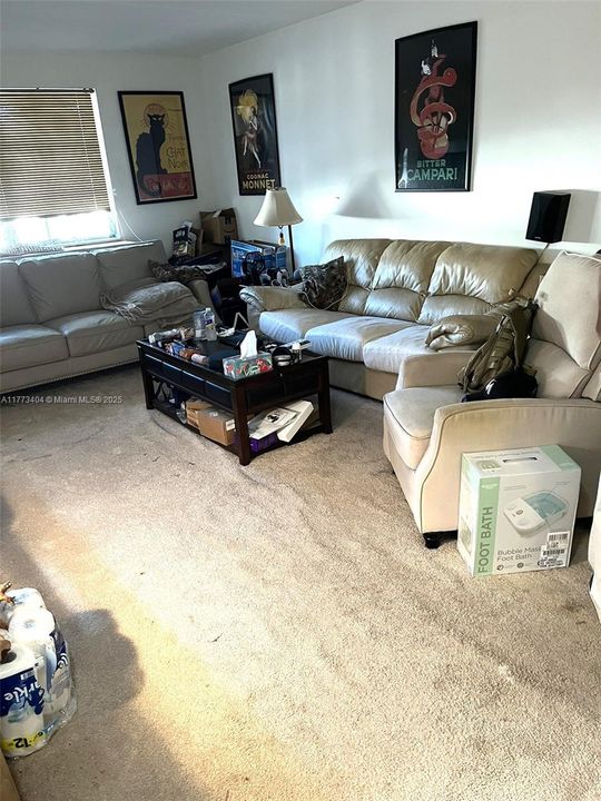 最近售出: $90,000 (1 贝兹, 1 浴室, 650 平方英尺)