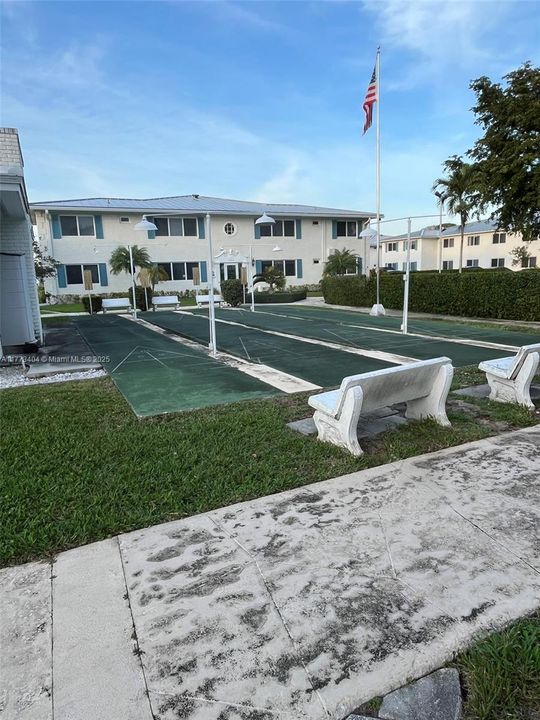 最近售出: $90,000 (1 贝兹, 1 浴室, 650 平方英尺)