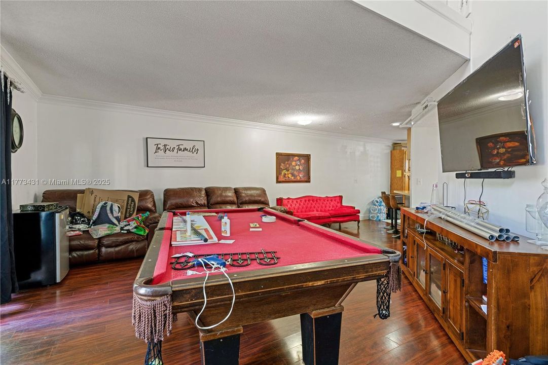 Recently Sold: $199,000 (2 beds, 2 baths, 1402 Square Feet)