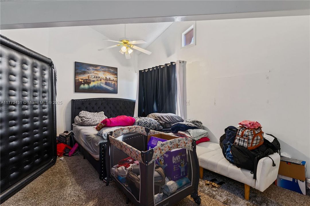 Recently Sold: $199,000 (2 beds, 2 baths, 1402 Square Feet)