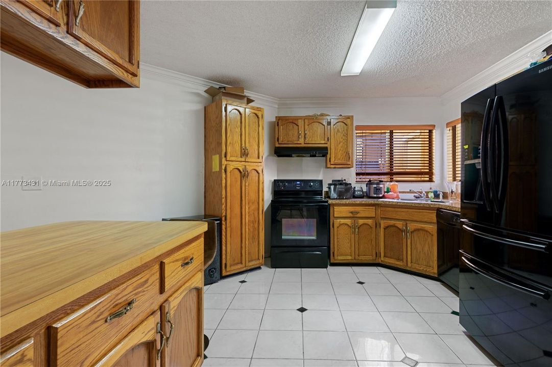 Recently Sold: $199,000 (2 beds, 2 baths, 1402 Square Feet)