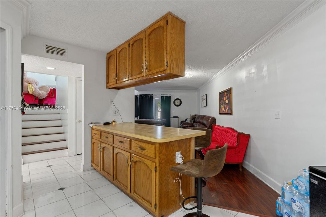 Recently Sold: $199,000 (2 beds, 2 baths, 1402 Square Feet)