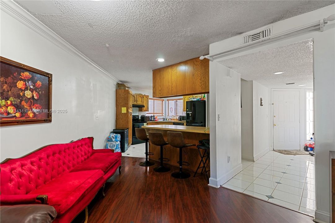 Recently Sold: $199,000 (2 beds, 2 baths, 1402 Square Feet)