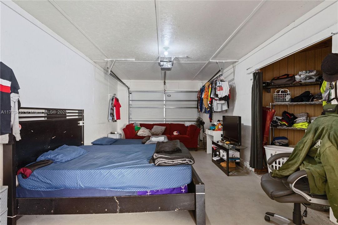 Recently Sold: $199,000 (2 beds, 2 baths, 1402 Square Feet)