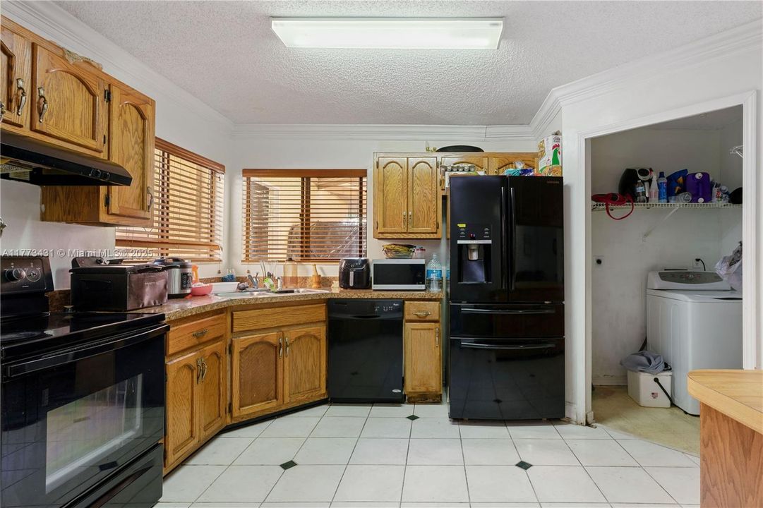 Recently Sold: $199,000 (2 beds, 2 baths, 1402 Square Feet)