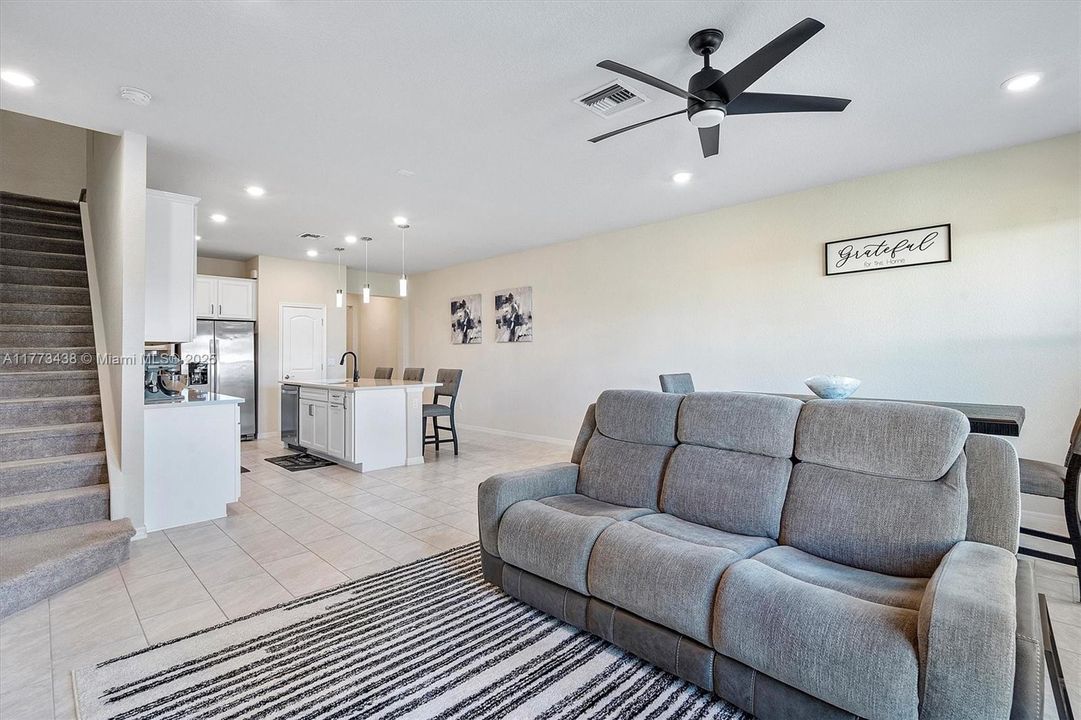 En Venta: $627,500 (3 camas, 2 baños, 1754 Pies cuadrados)