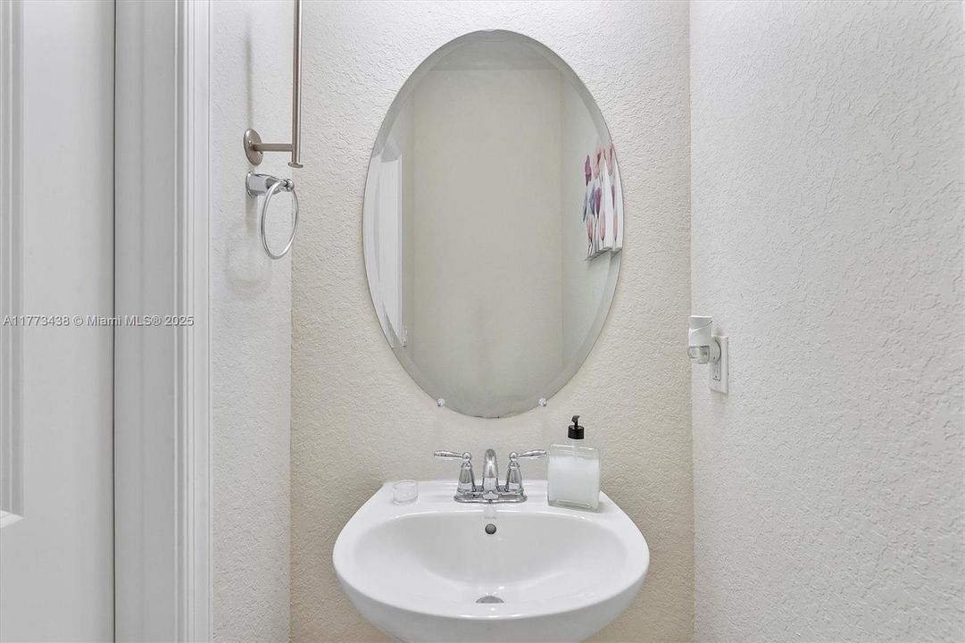 En Venta: $627,500 (3 camas, 2 baños, 1754 Pies cuadrados)