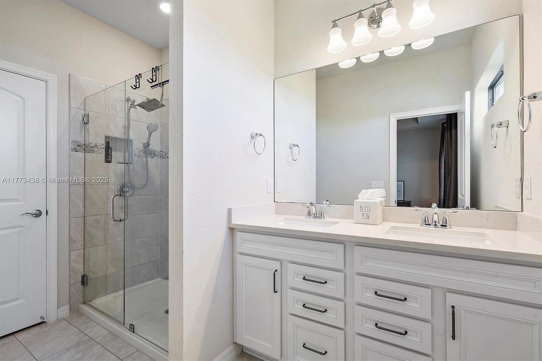 En Venta: $627,500 (3 camas, 2 baños, 1754 Pies cuadrados)