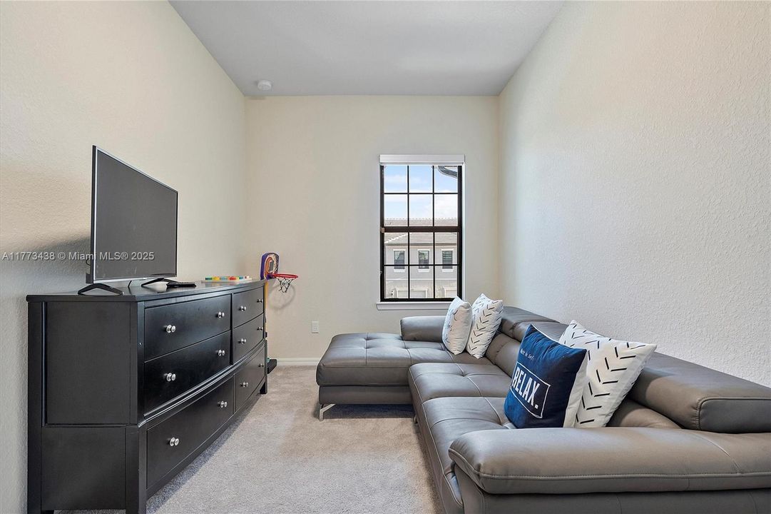 En Venta: $627,500 (3 camas, 2 baños, 1754 Pies cuadrados)