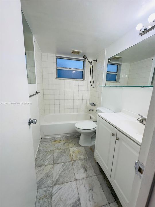 Недавно продано: $195,000 (2 спален, 1 ванн, 730 Квадратных фут)