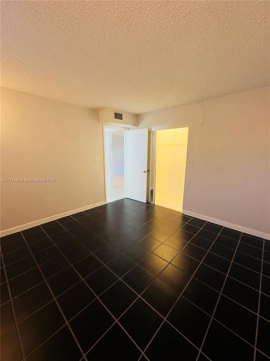 Недавно продано: $195,000 (2 спален, 1 ванн, 730 Квадратных фут)