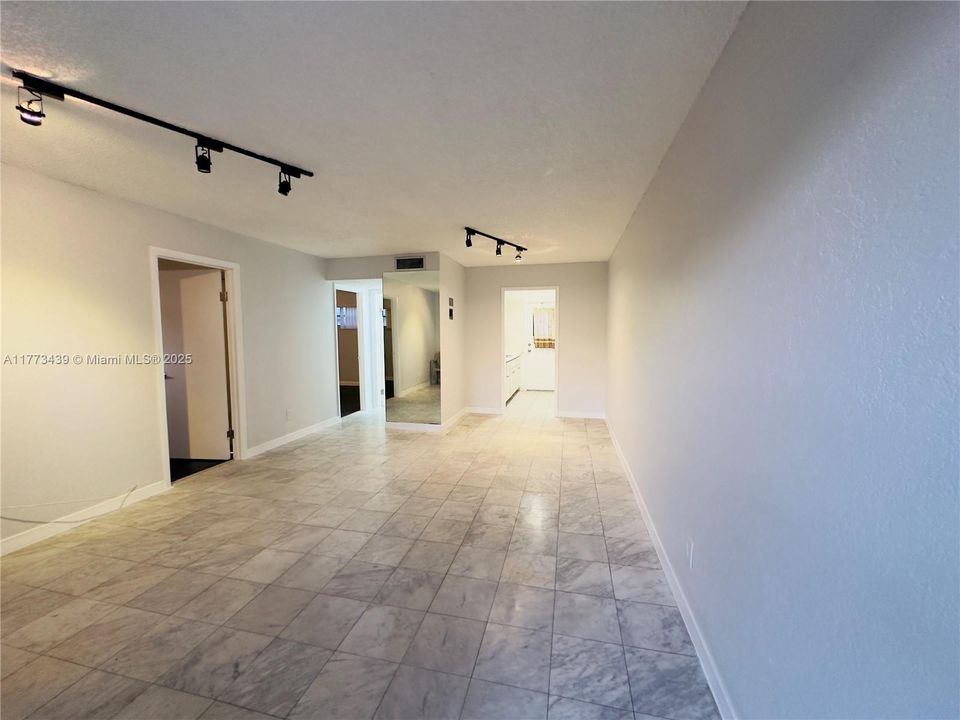 Недавно продано: $195,000 (2 спален, 1 ванн, 730 Квадратных фут)