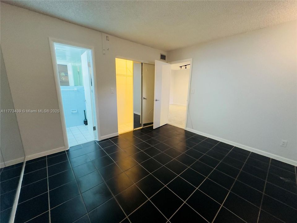 Недавно продано: $195,000 (2 спален, 1 ванн, 730 Квадратных фут)