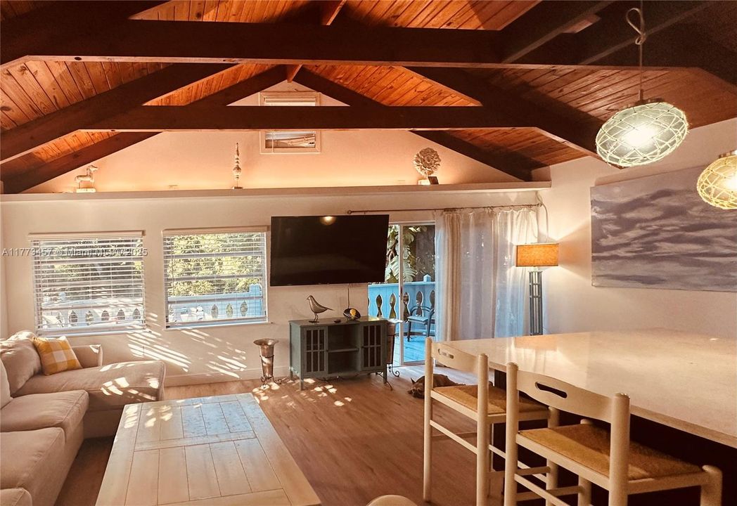 Recientemente alquilado: $3,300 (3 camas, 2 baños, 1296 Pies cuadrados)