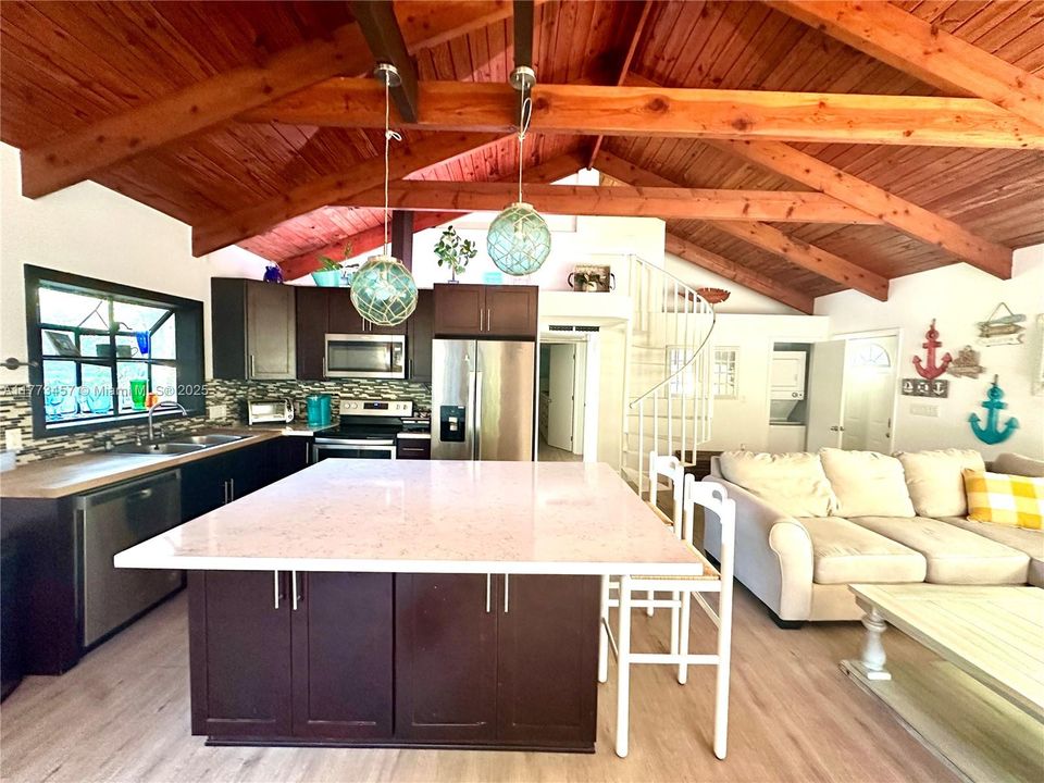 Recientemente alquilado: $3,300 (3 camas, 2 baños, 1296 Pies cuadrados)