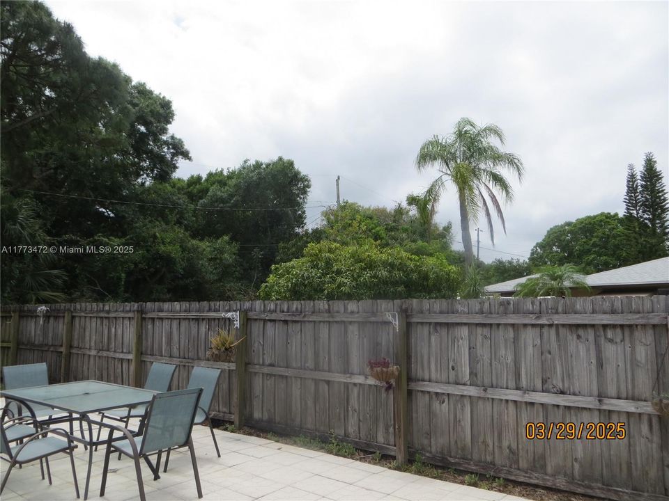 Vendido Recientemente: $340,000 (3 camas, 2 baños, 1410 Pies cuadrados)