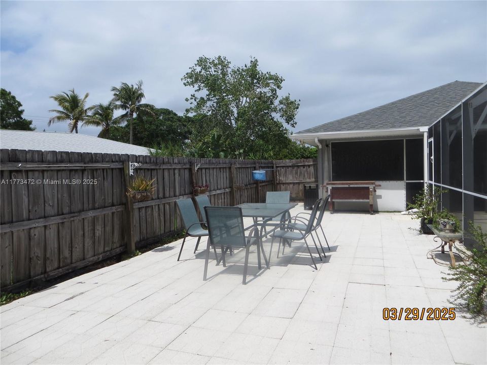 Vendido Recientemente: $340,000 (3 camas, 2 baños, 1410 Pies cuadrados)