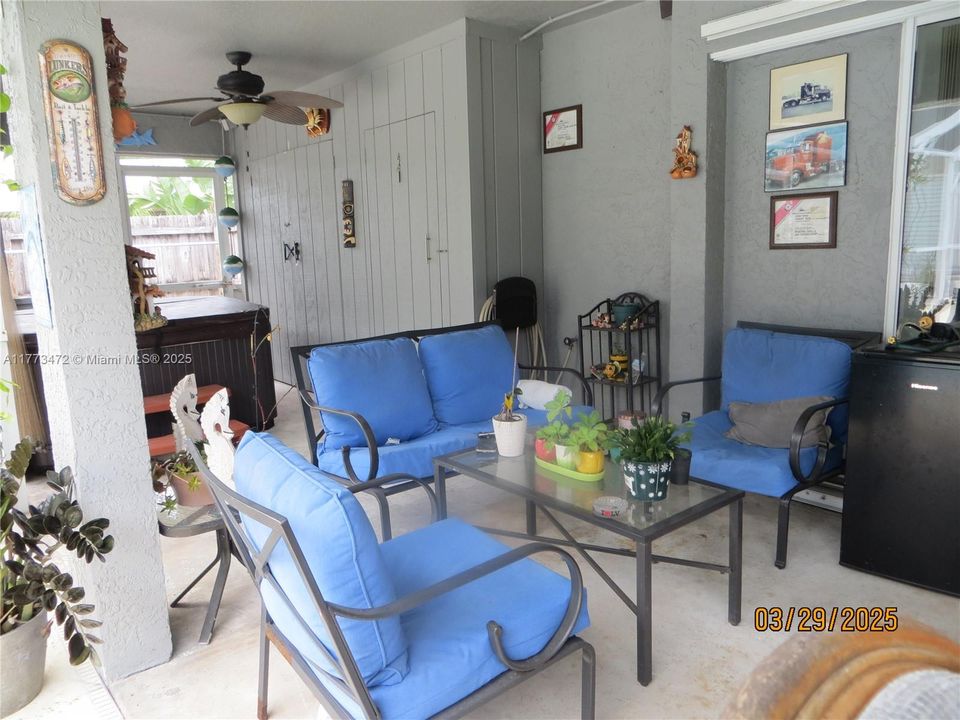 Vendido Recientemente: $340,000 (3 camas, 2 baños, 1410 Pies cuadrados)