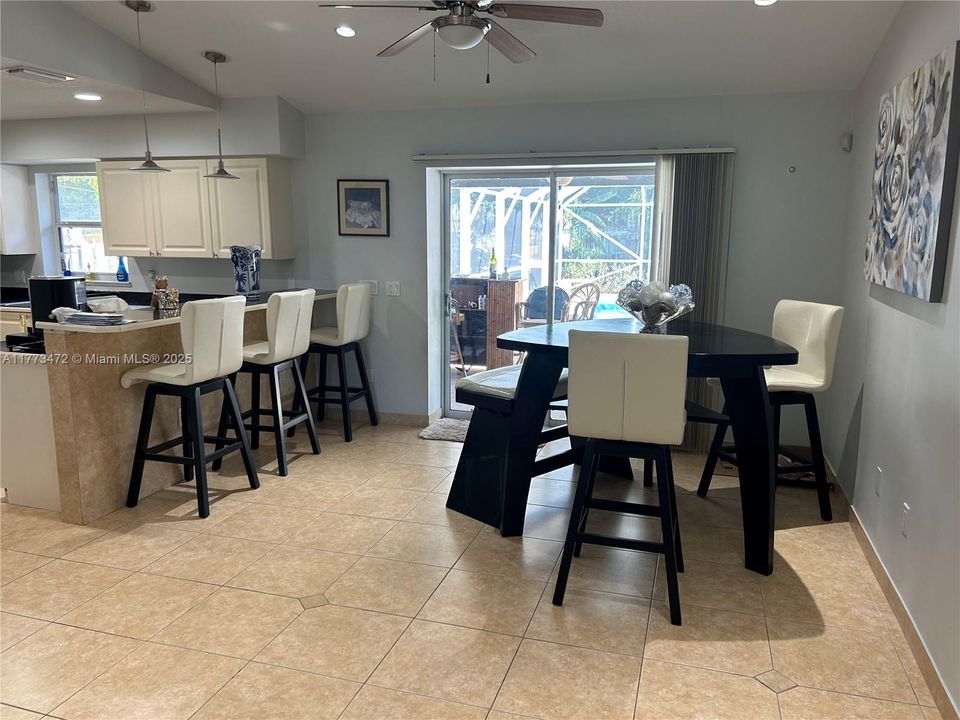 Vendido Recientemente: $340,000 (3 camas, 2 baños, 1410 Pies cuadrados)