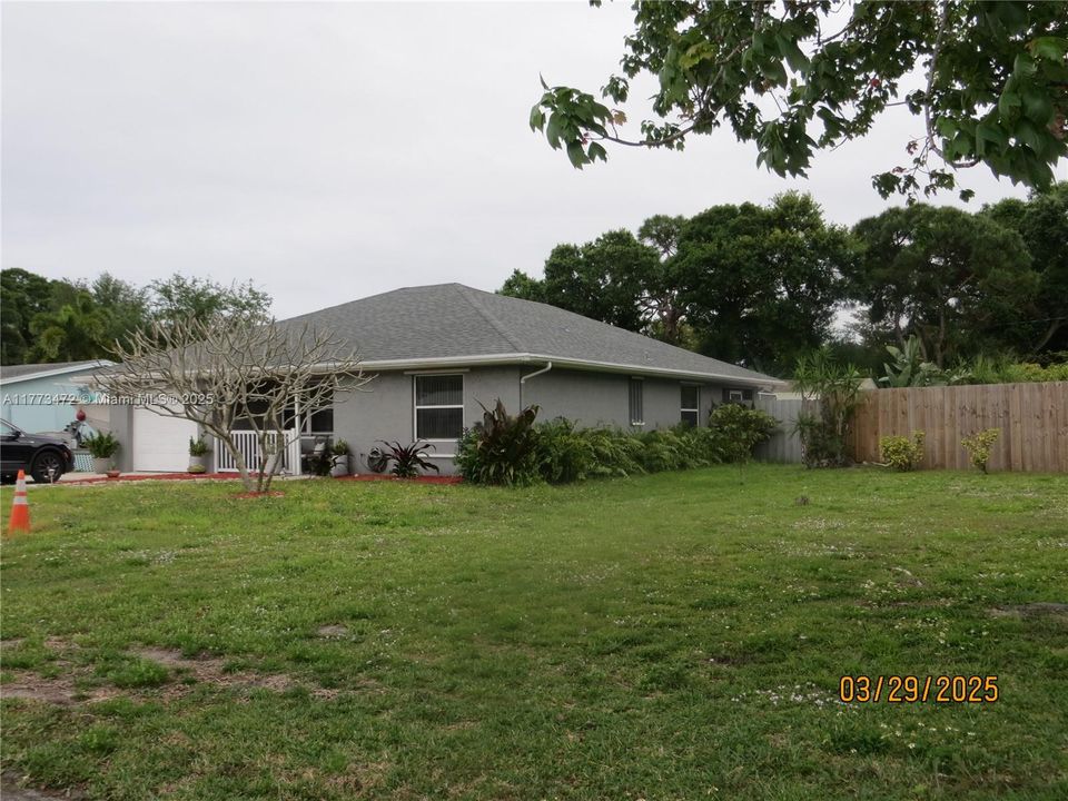 Vendido Recientemente: $340,000 (3 camas, 2 baños, 1410 Pies cuadrados)