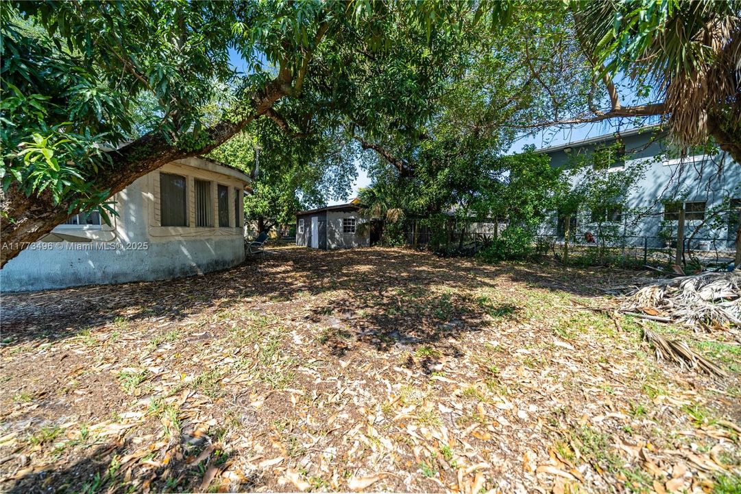 Recently Sold: $900,000 (4 beds, 4 baths, 4117 Square Feet)