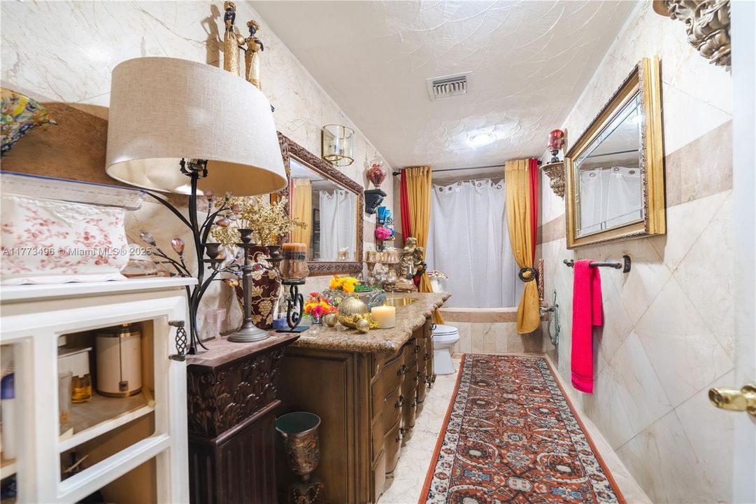 Recently Sold: $900,000 (4 beds, 4 baths, 4117 Square Feet)