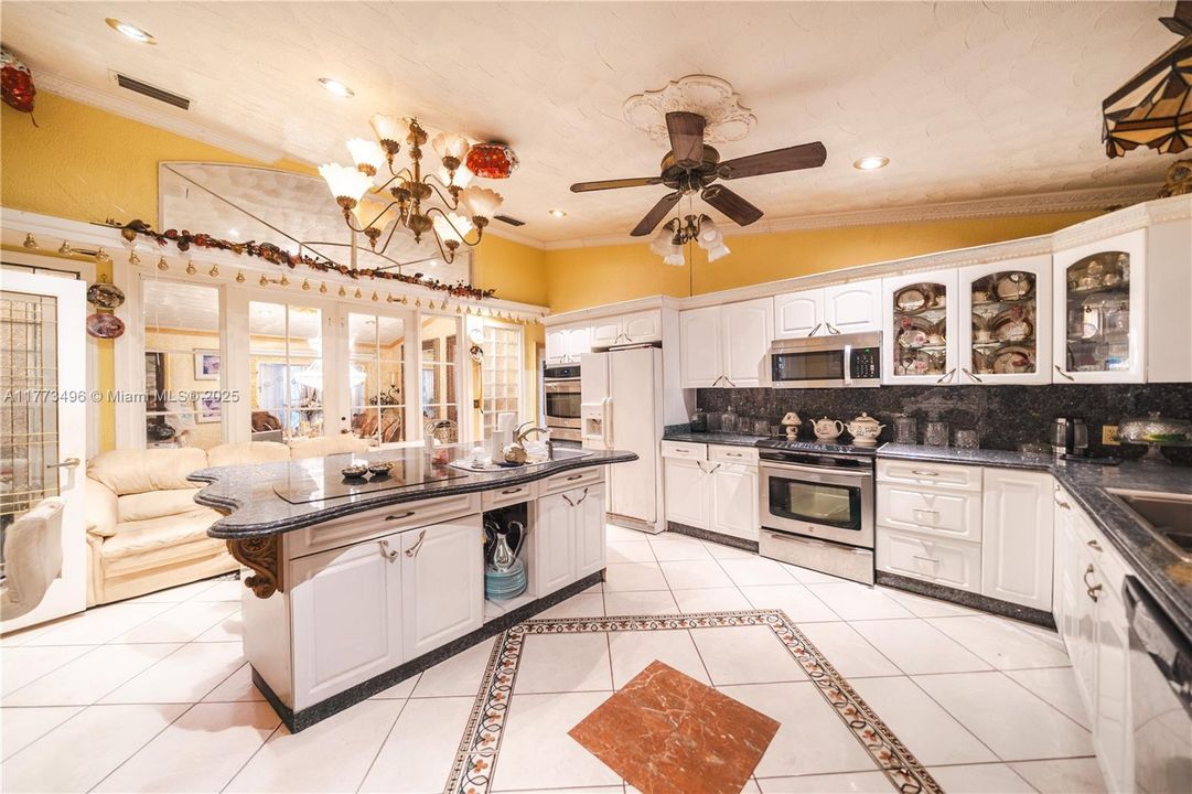 Recently Sold: $900,000 (4 beds, 4 baths, 4117 Square Feet)