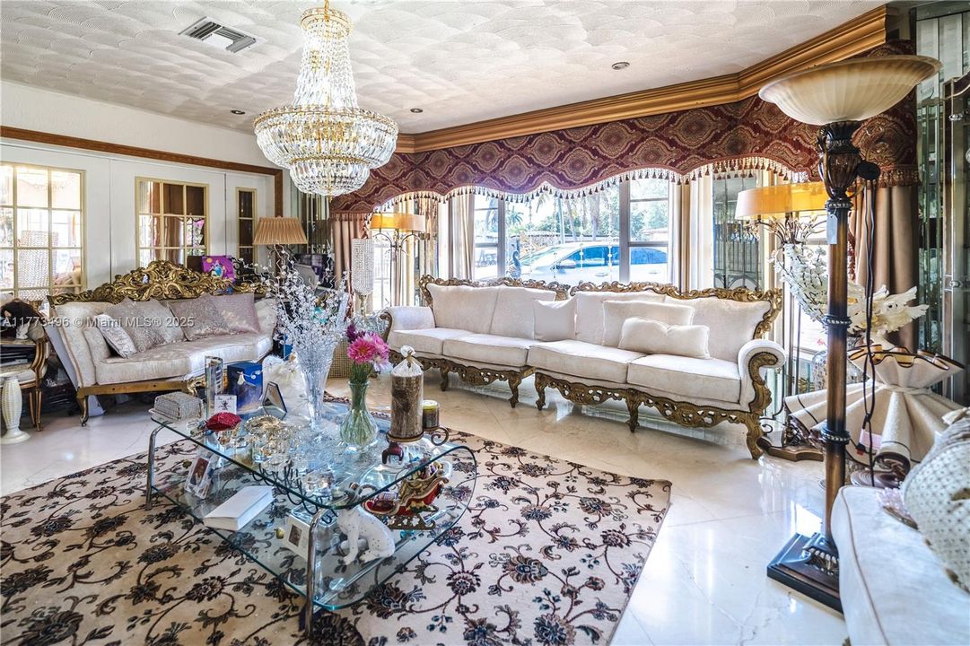 Recently Sold: $900,000 (4 beds, 4 baths, 4117 Square Feet)